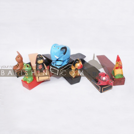 Balishine: Your natural source of indonesian handicraft presents in its Home Decor collection the Stop Door:12DAR106342:This stop door is a handicraft of Bali made from albasia wood.  