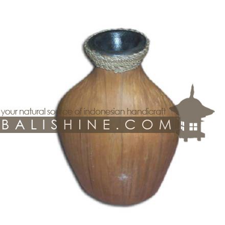Balishine: Your natural source of indonesian handicraft presents in its Home Decor collection the Terracotta Vase:12JAS53498:This original vase is produced in Bali made from terracotta.  Same as picture