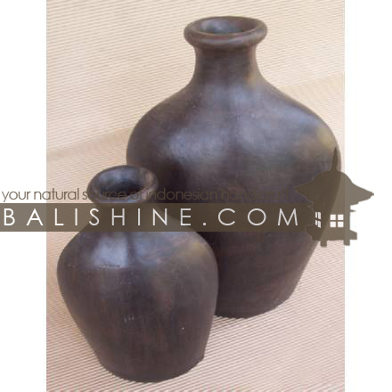 Balishine: Your natural source of indonesian handicraft presents in its Home Decor collection the Terracotta Vase:12JAS53502:This original vase is produced in Bali made from terracotta.  Same as picture