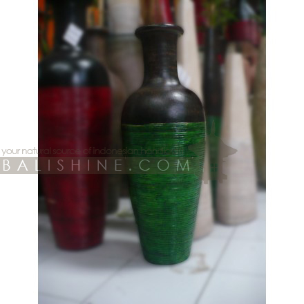 Balishine: Your natural source of indonesian handicraft presents in its Home Decor collection the Terracota Vase:12LJP55457:This vase is produced in Bali made from terracota with bamboo finishing.  The colors available are black, white, red or green