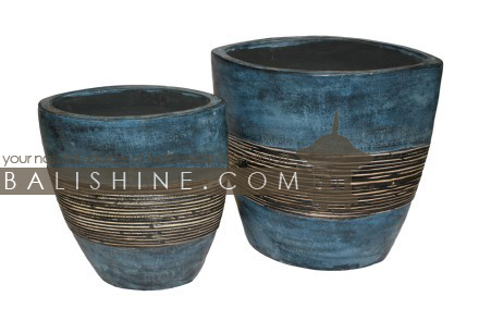 Balishine: Your natural source of indonesian handicraft presents in its Decor Accessories collection the Set of 2 Vases :12LJP56254:This set of 2 vases is produced in Bali made from terracota with rotan. Same as picture