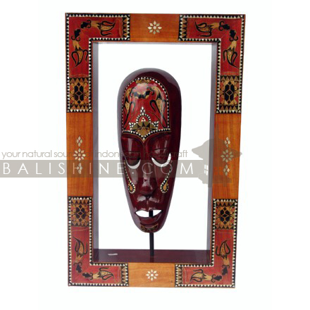 Balishine: Your natural source of indonesian handicraft presents in its Wall Decoratives collection the Frame Lombok:17KET505561:This mask with frame is a handicraft of Lombok made from mahogany wood with shell finishing. Same as picture