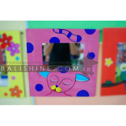 Balishine: Your natural source of indonesian handicraft presents in its Home Decor collection the Mirror:17DZO126358:This mirror is a handicraft of Bali made from albasia wood.  