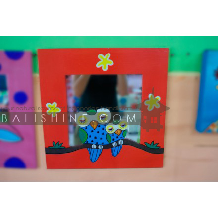 Balishine: Your natural source of indonesian handicraft presents in its Home Decor collection the Mirror:17DZO126359:This mirror is a handicraft of Bali made from albasia wood.  