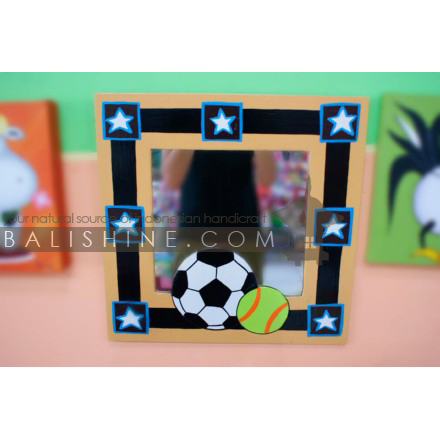 Balishine: Your natural source of indonesian handicraft presents in its Home Decor collection the Mirror:17DZO126360:This mirror is a handicraft of Bali made from albasia wood.  