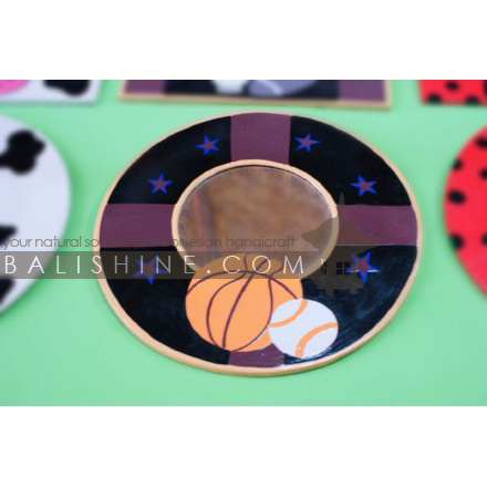 Balishine: Your natural source of indonesian handicraft presents in its Home Decor collection the Mirror:17DZO126363:This mirror is a handicraft of Bali made from albasia wood.  