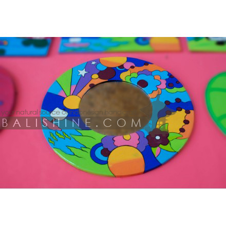 Balishine: Your natural source of indonesian handicraft presents in its Home Decor collection the Mirror:17DZO126368:This mirror is a handicraft of Bali made from albasia wood.  