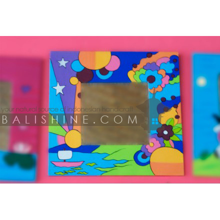 Balishine: Your natural source of indonesian handicraft presents in its Home Decor collection the Mirror:17DZO126369:This mirror is a handicraft of Bali made from albasia wood.  