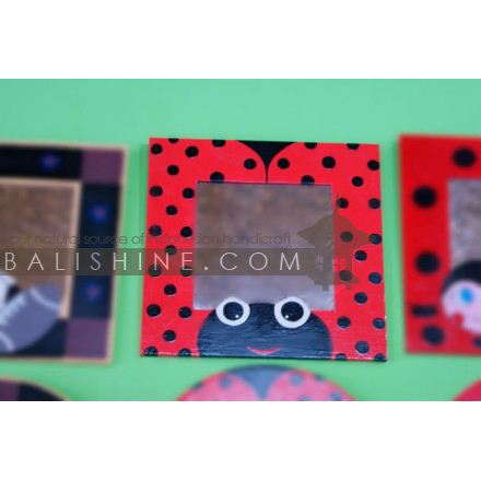 Balishine: Your natural source of indonesian handicraft presents in its Home Decor collection the Mirror:17DZO126375:This mirror is a handicraft of Bali made from albasia wood.  