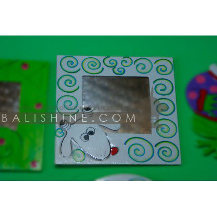 Balishine: Your natural source of indonesian handicraft presents in its Home Decor collection the Mirror:17DZO126378:This mirror is a handicraft of Bali made from albasia wood.  