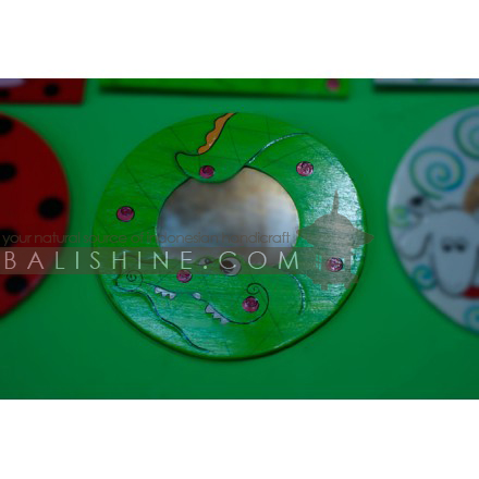Balishine: Your natural source of indonesian handicraft presents in its Home Decor collection the Mirror:17DZO126380:This mirror is a handicraft of Bali made from albasia wood.  