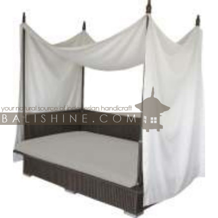 Balishine: Your natural source of indonesian handicraft presents in its Outdoor collection the Daybed Aluminium with Synthetique Rottan:26MNF6009:This day bed is produced in Indonesia and made from aluminium with synthetique rottan finishing.  Please contact us for available color