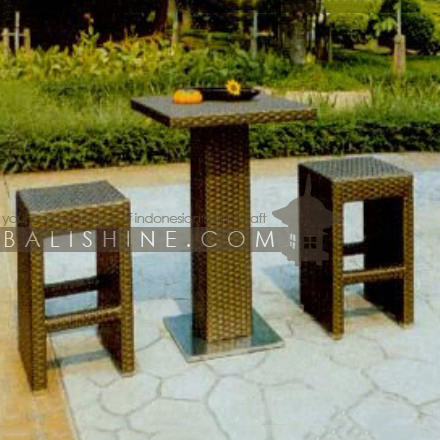 Balishine: Your natural source of indonesian handicraft presents in its Outdoor collection the Table:26MNF6024:This table is produced in Indonesia and made from aluminium with synthetique rottan finishing.  Please contact us for available color