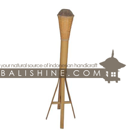 Balishine: Your natural source of indonesian handicraft presents in its Garden Lamps collection the GARDEN LAMP:28ALA4998:This garden lamp is a handicraft of Bali made from bambou and coconut Natural color