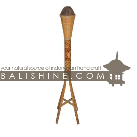 Balishine: Your natural source of indonesian handicraft presents in its Garden Lamps collection the GARDEN LAMP:28ALA4999:This garden lamp is a handicraft of Bali made from burned bambou and coconut Natural color