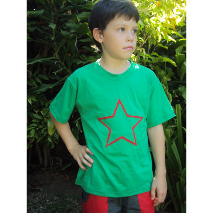 Balishine: Your natural source of indonesian handicraft presents in its Ready to wear collection the Children boy tee-shirt little Star:748MYO796647:Jersey tee-shirt  green, red star