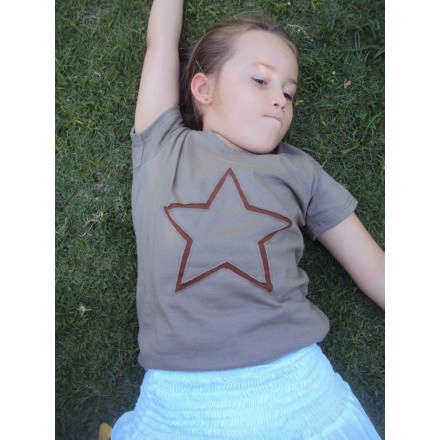 Balishine: Your natural source of indonesian handicraft presents in its Ready to wear collection the Children girl tee-shirt little Star:748MYO796652:Jersey tee-shirt  taupe, brown star