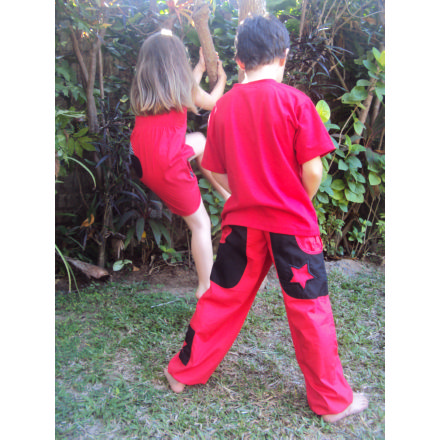 Balishine: Your natural source of indonesian handicraft presents in its Ready to wear collection the Children pant sterenn:748MYO776630:Popeline pant, 4 pockets, elastic waist  red and black popeline
