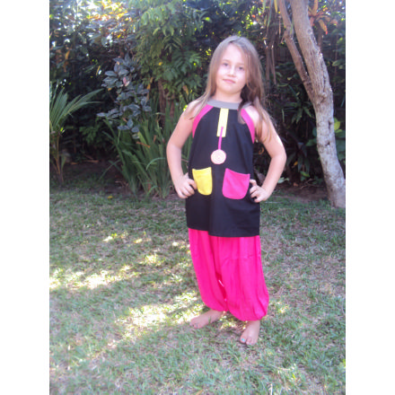Balishine: Your natural source of indonesian handicraft presents in its Ready to wear collection the Children tunic jalane:748MYO796643:Popeline tunic, jersey neck to be confortable to wear, 2 pockets, zip on the backside, embroidery like a jewerly  black, pocket pink-yellow