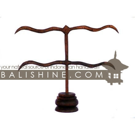 Balishine: Your natural source of indonesian handicraft presents in its Holders collection the Earings Holder:39PLA2356:This earings holder is produced in Bali made from Jempinis wood and is compose of 12 pairs. The colors available are Black. Brown. Dark Brown or Red.