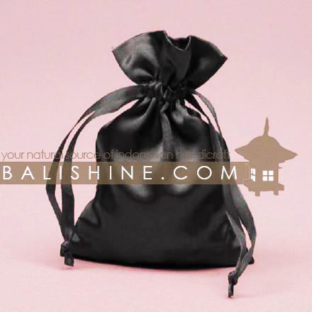 Balishine: Your natural source of indonesian handicraft presents in its Packaging collection the Satin bag:316SAR5002:This satin bags with drawstring cord is produced in Indonesia. Minimum order 200 pieces. red. black. white. creme. light purple. green. light blue. pink. chocolate. red wine. yellow. orange. dark blue. gold or dark purple color 