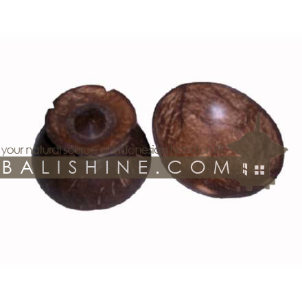 Balishine: Your natural source of indonesian handicraft presents in its Bowls collection the Bowl:624JAS2894:This bowl is produced in Bali made from natural coconut. Natural color