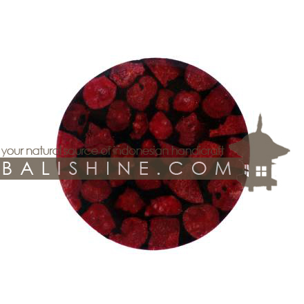 Balishine: Your natural source of indonesian handicraft presents in its Tableware collection the Coaster:631DIV1187:This round coaster is  produced in Bali this handicraft is made from resin and  the matting of natural red coral.  