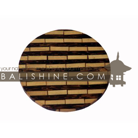 Balishine: Your natural source of indonesian handicraft presents in its Tableware collection the Coaster:631KAL1178:This round coaster is  produced in Bali this handicraft is made from hard forest wood and the matting of brown and white coconut shell mosaic with resin.  