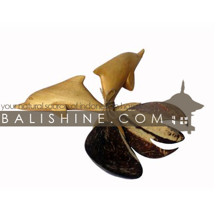 Balishine: Your natural source of indonesian handicraft presents in its Cuttlery collection the Cuttlery:632KAL1207:This spoon salad set is  produced in Bali this handicraft is made from ibiscus wood an exotic wood from kalimantan with the skin of natural brown coconut. -