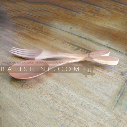 Balishine: Your natural source of indonesian handicraft presents in its Cuttlery collection the SPOON SALAD:632DIA6280:This spoon salad set is  produced in Bali this handicraft is made from sonokling wood. Same as picture