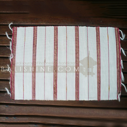 Balishine: Your natural source of indonesian handicraft presents in its Tableware collection the Placemats:628VIN5670:This rectangular placemate is  produced in Bali this handicraft is made from seagrass.  Same as picture