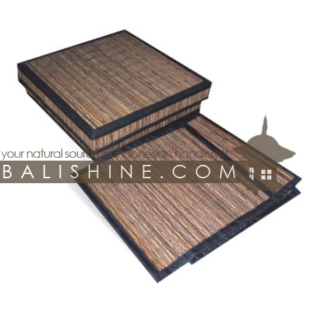 Balishine: Your natural source of indonesian handicraft presents in its Tableware collection the Placemats Set Of 10 in The Box :628JAS2913:This box with 10 placemats is  produced in Bali this handicraft is made from coconut leaf.  Natural color