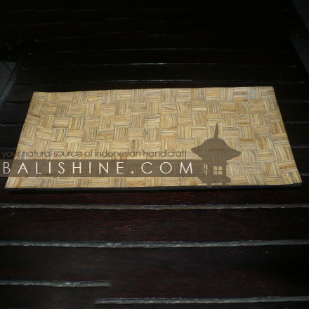 Balishine: Your natural source of indonesian handicraft presents in its Platters collection the Platter:634CAW6187:This plate is produced in Bali made from white coconut and acacia wood. Same as picture