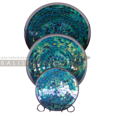 Balishine: Your natural source of indonesian handicraft presents in its Platters collection the Platter set of 3:634ARA5812:This set of 3 platters is produced in Bali from teracota with painting glass mosaic finishing. Same as picture. Display available. please contact us.