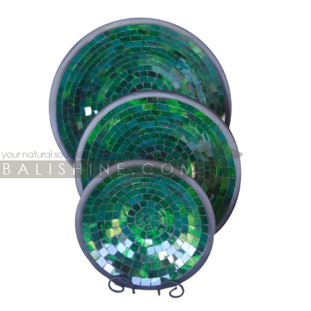 Balishine: Your natural source of indonesian handicraft presents in its Platters collection the Platter set of 3:634ARA5813:This set of 3 platters is produced in Bali from teracota with painting glass mosaic finishing. Same as picture. Display available. please contact us.