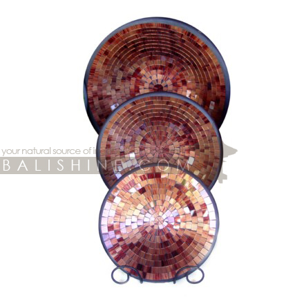Balishine: Your natural source of indonesian handicraft presents in its Platters collection the Platter set of 3:634ARA5815:This set of 3 platters is produced in Bali from teracota with painting glass mosaic finishing. Same as picture. Display available. please contact us.