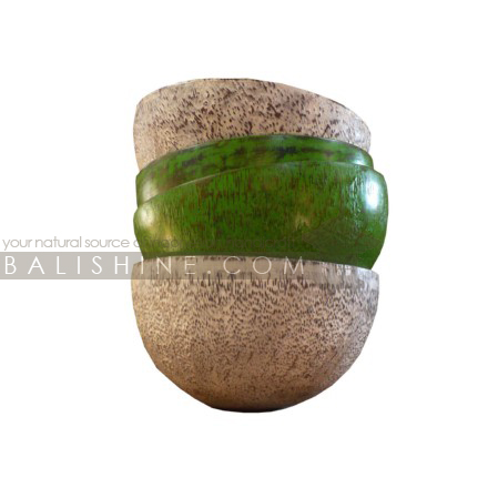 Balishine: Your natural source of indonesian handicraft presents in its Tableware collection the Salad bowl:629BAM5734:This salad bowl is a handicraft of Indonesia from suar wood.  The colors available are natural, chocolate, white, green, red or black.