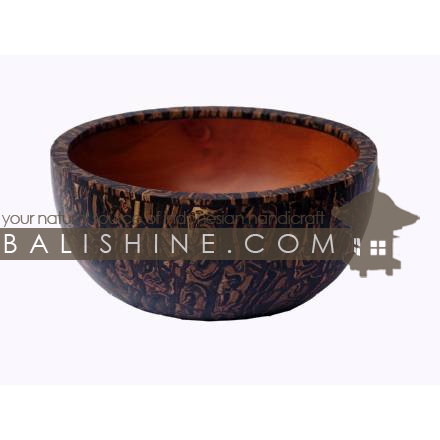 Balishine: Your natural source of indonesian handicraft presents in its Salad Bowls collection the Salad Bowl:629KAL1077:This bowl is produced in Bali made from teak wood with an natural and parfumed tropical wood known as fern. -