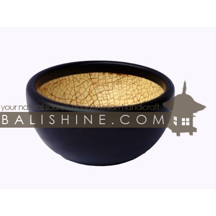 Balishine: Your natural source of indonesian handicraft presents in its Salad Bowls collection the Salad Bowl:629KAL1078:This bowl is produced in Bali made from mango wood and the matting of the skin of white coconut shell. -