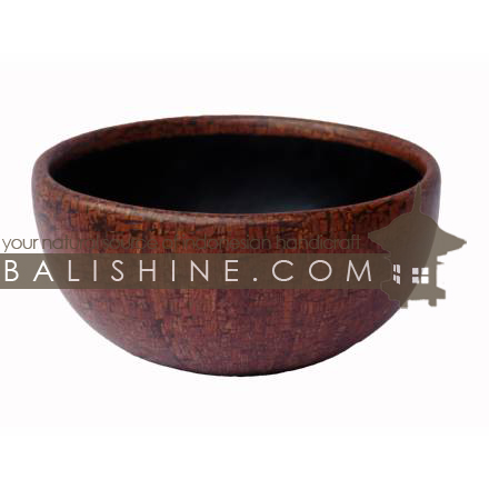 Balishine: Your natural source of indonesian handicraft presents in its Salad Bowls collection the Salad Bowl:629KAL1079:This bowl is produced in Bali made from mango wood with an natural and parfumed tropical spice known as cinamon. -