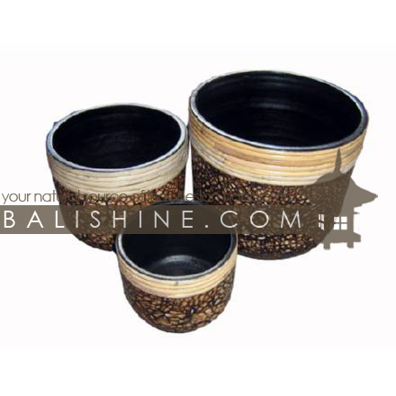 Balishine: Your natural source of indonesian handicraft presents in its Salad Bowls collection the Salad Bowls Set Of 3:629JAS2899:This set of 3 salad bowls is produced in Bali made from natural teracota with shell of egg. Antik brown color