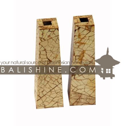 Balishine: Your natural source of indonesian handicraft presents in its Saltcellars & Pepper Pots collection the Saltcellars and Pepper pots:630KAL1152:This set of saltcellars and pepper pots is produced in Bali made from sonokling wood and the matting of brown and white coconut shell mosaic. -