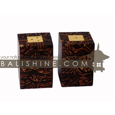 Balishine: Your natural source of indonesian handicraft presents in its Saltcellars & Pepper Pots collection the Saltcellars and Pepper pots:630KAL1156:This set of saltcellars and pepper pots is produced in Bali made from coconut wood with an natural and parfumed tropical wood known as fern. -