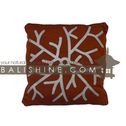 Balishine: Your natural source of indonesian handicraft presents in its Textile & Rugs collection the Pillow Cases:537JAS4947:This pillow case is produced in Bali it's a handmade textile with closing zip.  50% coton and 50% polyester. Same as picture