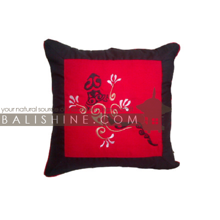 Balishine: Your natural source of indonesian handicraft presents in its Textile & Rugs collection the Pillow Cases:537MKN6959:This pillow case is produced in Bali it's a natural handmade textile with closing zip.  50% coton and 50% polyester. Same as picture