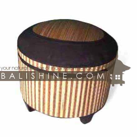 Balishine: Your natural source of indonesian handicraft presents in its Pouf Stools collection the Pouf Stool:541JAS3072:This pouf stool is produced in Bali made from the matting of natural coconut root. It can be opened. Chocolate color