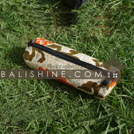 Balishine: Your natural source of indonesian handicraft presents in its Accessories collection the Pencil-case:420DES5017:This pencil-case is a handicraft of Bali made from textile with zip. Lot of choice of textile. contact us. Lot of choice of textile and color. contact us.