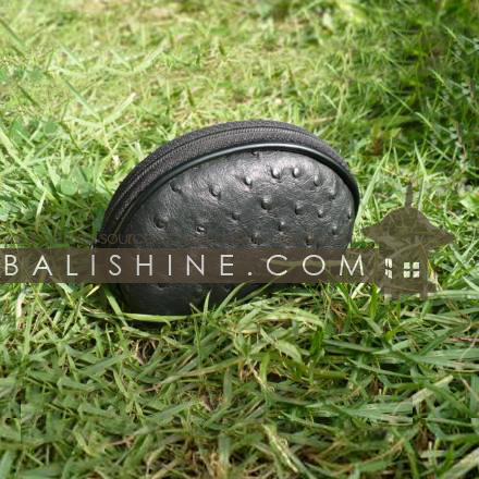 Balishine: Your natural source of indonesian handicraft presents in its Accessories collection the Purse:420MKN5024:This purse is a handicraft of Bali made from textile with zip. Lot of choice of textile. contact us. Lot of choice of textile and color. contact us.