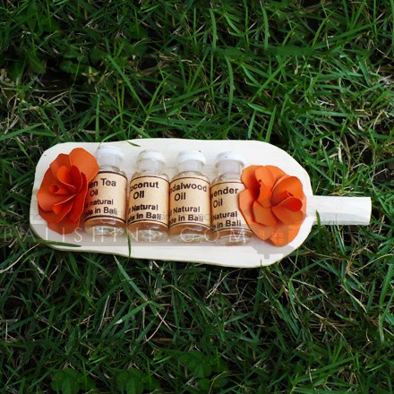 Balishine: Your natural source of indonesian handicraft presents in its Various collection the 4 Pcs Essentiel Oil:44ARJ573514:This pack of 4 different fragrance of 4 cc is produced in Bali made from tropical pulp flower in an original handmade glass bottle.  Also available in aromas : Amber, Apple, Bergamot, Cacao, Canabis, Chempaka, Cinnamon, Citronnella, Clove, Coconut, Coffe, Darshan, Euqaliptus, Frangipani, Gardenia, Grass, Jasmine, Krishna Musk, Lavender, Lemon, Lotus, Macana, Mango, Musk, Nagchampa, Narcis, Night Queen,  Opium, Orange, Orchid, Passion Fruit, Patchouly, Peppermint, Rose, Rosemary, Sakura, Sandalwood, Spice, Strawberry, Sweet balinese, Variety, Vetiver, Ylang-Ylang, Vanilla, Lotus.