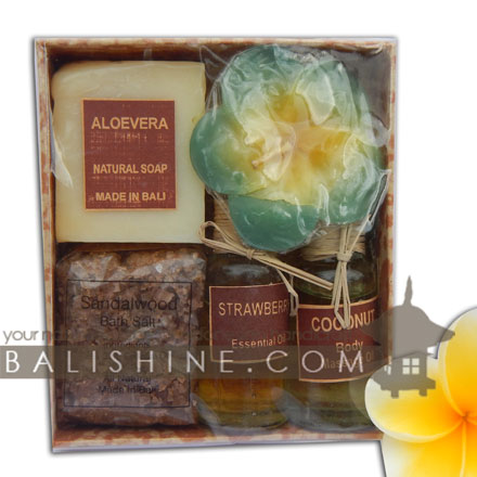Balishine: Your natural source of indonesian handicraft presents in its Various collection the Massage Pack:44ARJ557518:This box contain 1 natural soap of 50 gr, 1 bag of bath salt 50 gr and 2 oil massage of 4cc each. Made in Bali from tropical pulp flower. Soap with coconut texture inside.  Available in aromas : Papaya, Chempaka,  Frangipani, Jasmine, Lavender, Sandalwood, Ylang-Ylang, Vanilla, Lotus.